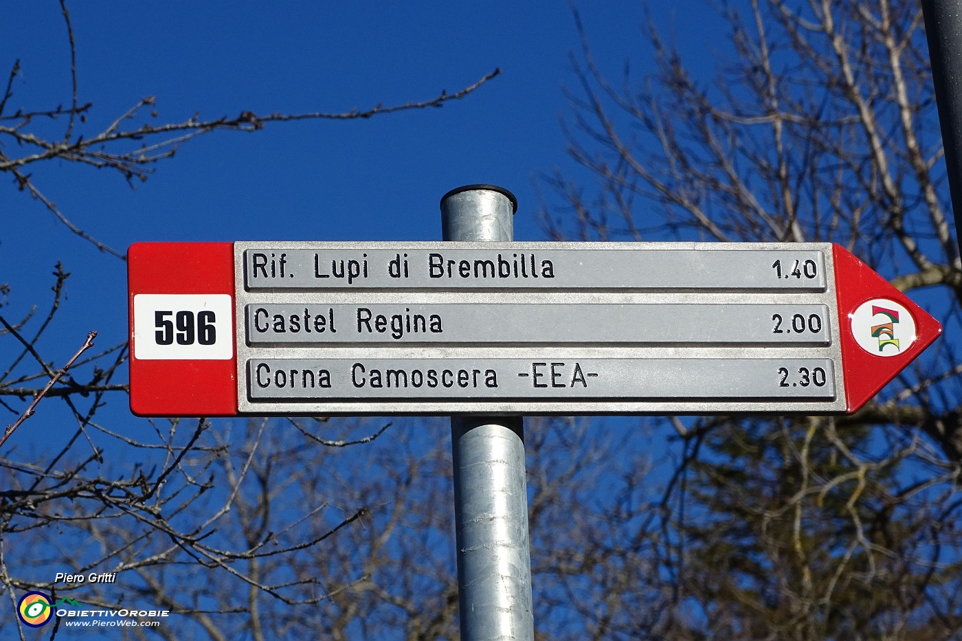 08 Partenza sul sent. 596 per la Corna Camoscera  EEA.JPG